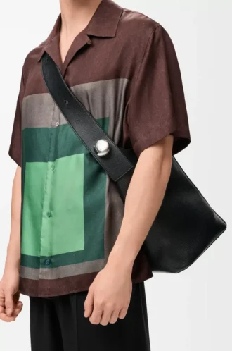 Bolso tipo cubo Pebble grande en piel de becerro granulada flexible, color negro