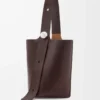 Bolso tipo cubo Pebble grande en piel de becerro granulada flexible Oxblood