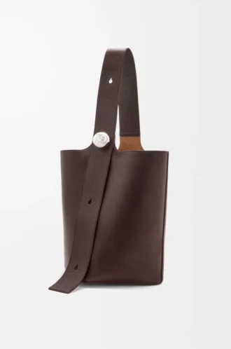 Bolso tipo cubo Pebble grande en piel de becerro granulada flexible Oxblood