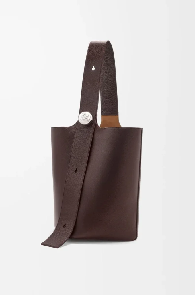 Bolso tipo cubo Pebble grande en piel de becerro granulada flexible Oxblood