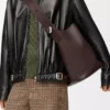 Bolso tipo cubo Pebble grande en piel de becerro granulada flexible Oxblood