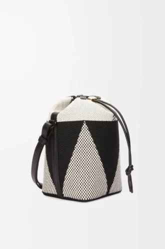 Bolso tipo cubo Small Treasure Bako en jacquard de lona y piel de becerro Natural/Negro