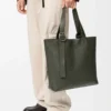 Bolso tote con cremallera Loop en piel de becerro granulada flexible Dark Khaki