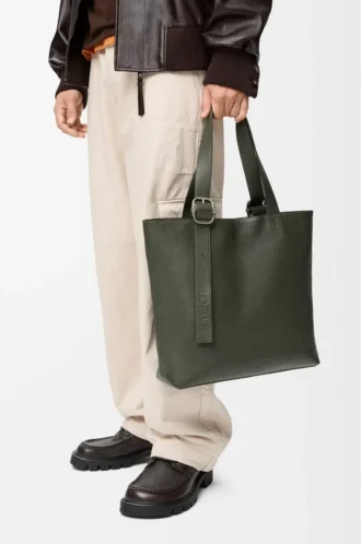 Bolso tote con cremallera Loop en piel de becerro granulada flexible Dark Khaki