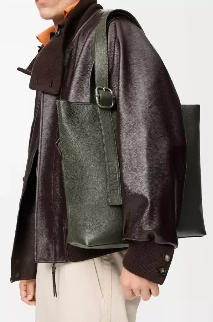 Bolso tote con cremallera Loop en piel de becerro granulada flexible Dark Khaki