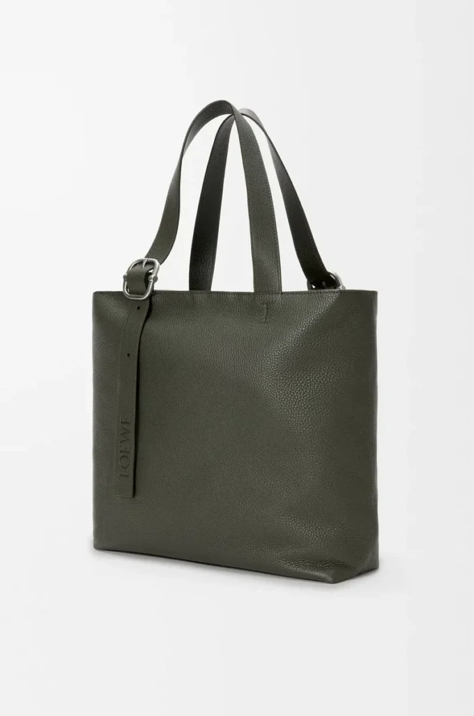 Bolso tote con cremallera Loop en piel de becerro granulada flexible Dark Khaki