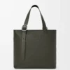 Bolso tote con cremallera Loop en piel de becerro granulada flexible Dark Khaki