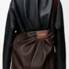 Bolso tote drapeado en suave piel de cordero napa Dark Chestnut Bolso tote drapeado en suave piel de cordero napa Dark Chestnut