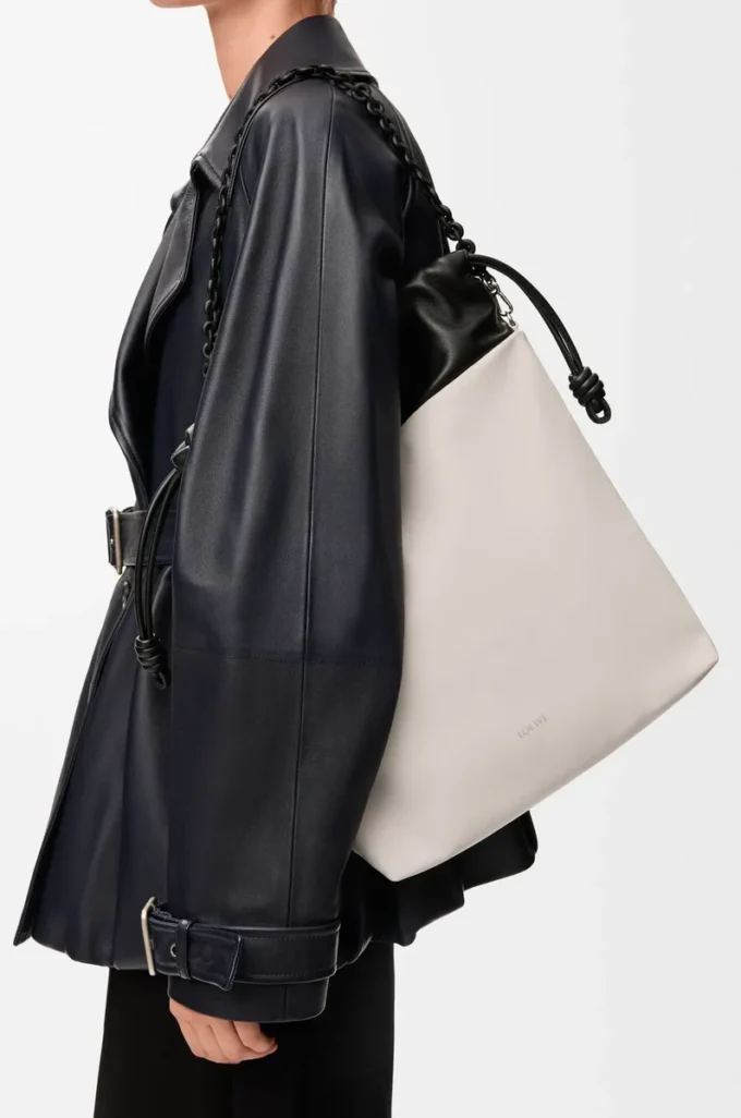 Bolso tote Flamenco en piel de cordero napa suave color fantasma claro/negro Bolso tote Flamenco en piel de cordero napa suave color fantasma claro/negro