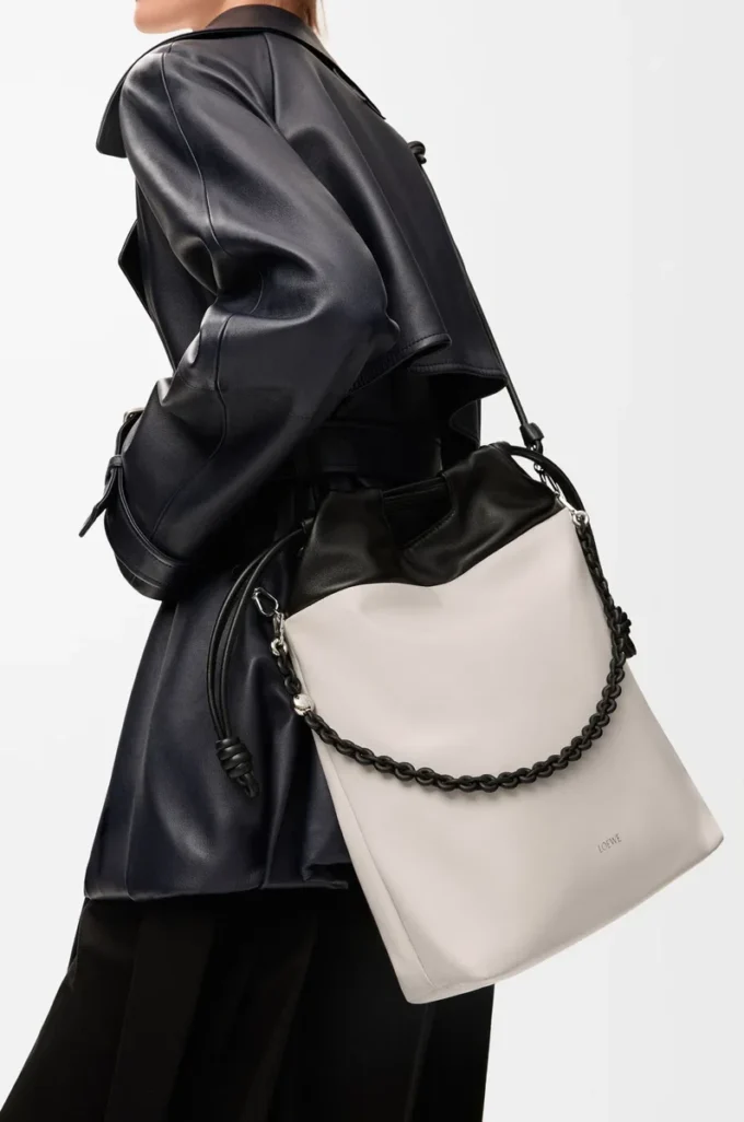 Bolso tote Flamenco en piel de cordero napa suave color fantasma claro/negro Bolso tote Flamenco en piel de cordero napa suave color fantasma claro/negro