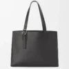 Bolso tote horizontal Buckle en piel de becerro clásica negra