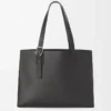 Bolso tote horizontal Buckle en piel de becerro clásica negra