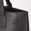 Bolso tote horizontal Buckle en piel de becerro clásica negra