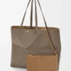 Bolso tote Puzzle Fold grande horizontal en piel de becerro granulada suave color topo