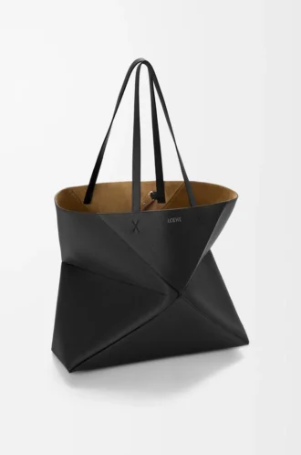 Bolso tote Puzzle Fold grande horizontal en suave piel de becerro granulada. Negro Bolso tote Puzzle Fold grande horizontal en suave piel de becerro granulada. Negro