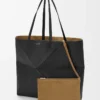Bolso tote Puzzle Fold grande horizontal en suave piel de becerro granulada. Negro