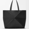 Bolso tote Puzzle Fold grande horizontal en suave piel de becerro granulada. Negro