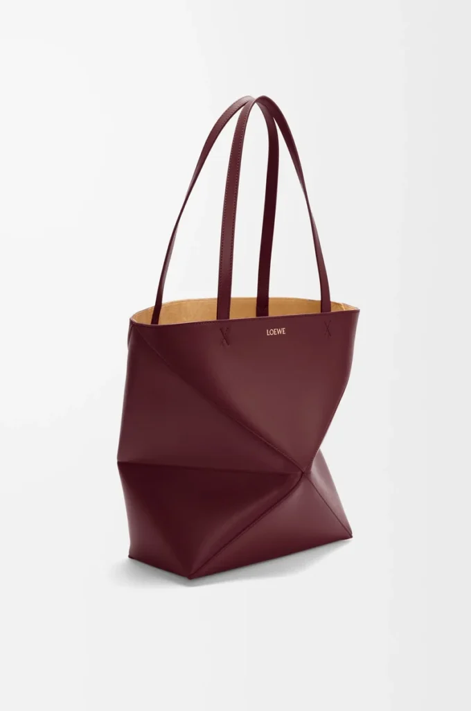 Bolso tote Puzzle Fold mediano en piel de becerro brillante color burdeos oscuro Bolso tote Puzzle Fold mediano en piel de becerro brillante color burdeos oscuro