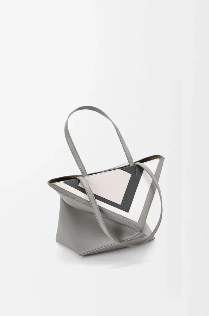 Bolso tote Puzzle Fold mediano en piel de becerro napa Gris/Light Ghost Bolso tote Puzzle Fold mediano en piel de becerro napa Gris/Light Ghost