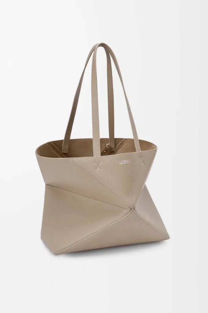 Bolso tote Puzzle Fold mediano horizontal en piel de becerro granulada suave Color arcilla Bolso tote Puzzle Fold mediano horizontal en piel de becerro granulada suave Color arcilla