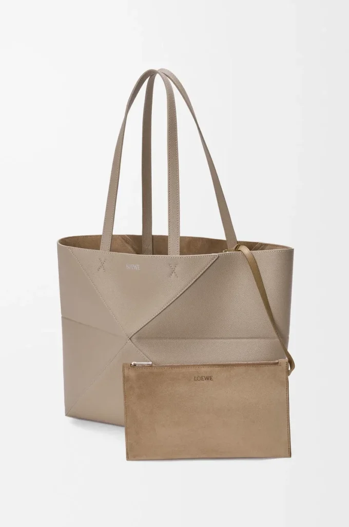Bolso tote Puzzle Fold mediano horizontal en piel de becerro granulada suave Color arcilla Bolso tote Puzzle Fold mediano horizontal en piel de becerro granulada suave Color arcilla