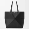 Bolso tote Puzzle Fold mediano horizontal en piel de becerro granulada suave, color negro Bolso tote Puzzle Fold mediano horizontal en piel de becerro granulada suave, color negro