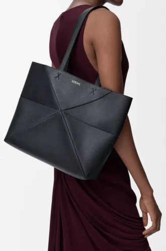 Bolso tote Puzzle Fold mediano horizontal en piel de becerro granulada suave, color negro Bolso tote Puzzle Fold mediano horizontal en piel de becerro granulada suave, color negro