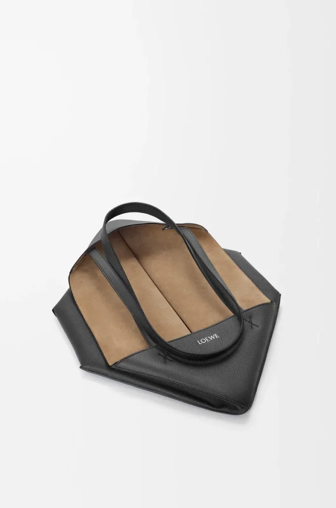 Bolso tote Puzzle Fold mediano horizontal en piel de becerro granulada suave, color negro Bolso tote Puzzle Fold mediano horizontal en piel de becerro granulada suave, color negro