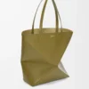 Bolso tote Puzzle Fold XL en piel de becerro brillante color oliva