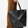 Bolso tote XL Puzzle Fold en piel de becerro brillante, color negro