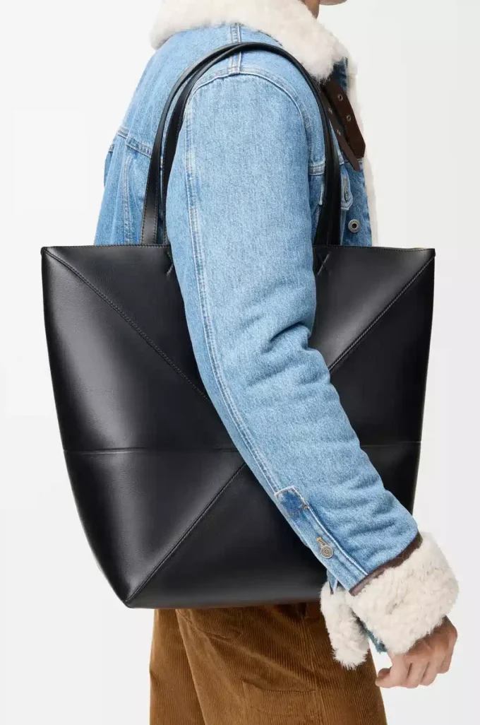 Bolso tote XL Puzzle Fold en piel de becerro brillante, color negro