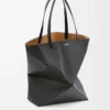 Bolso tote XL Puzzle Fold en piel de becerro brillante, color negro