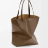 Bolso tote XL Puzzle Fold en piel de becerro brillante color umbra