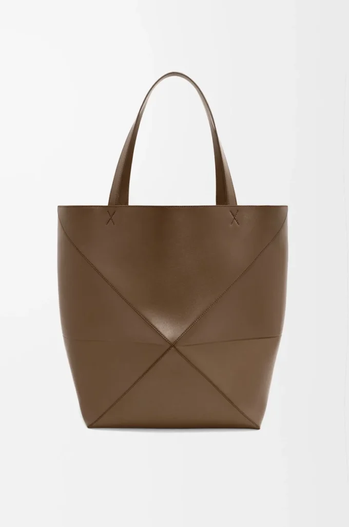 Bolso tote XL Puzzle Fold en piel de becerro brillante color umbra
