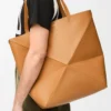 Bolso tote XL Puzzle Fold en piel de becerro brillante Warm Desert Bolso tote XL Puzzle Fold en piel de becerro brillante Warm Desert
