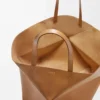 Bolso tote XXL Puzzle Fold en piel de becerro brillante Oak Bolso tote XXL Puzzle Fold en piel de becerro brillante Oak