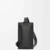 Bolso Vertical T Pocket en piel de becerro granulada suave color negro