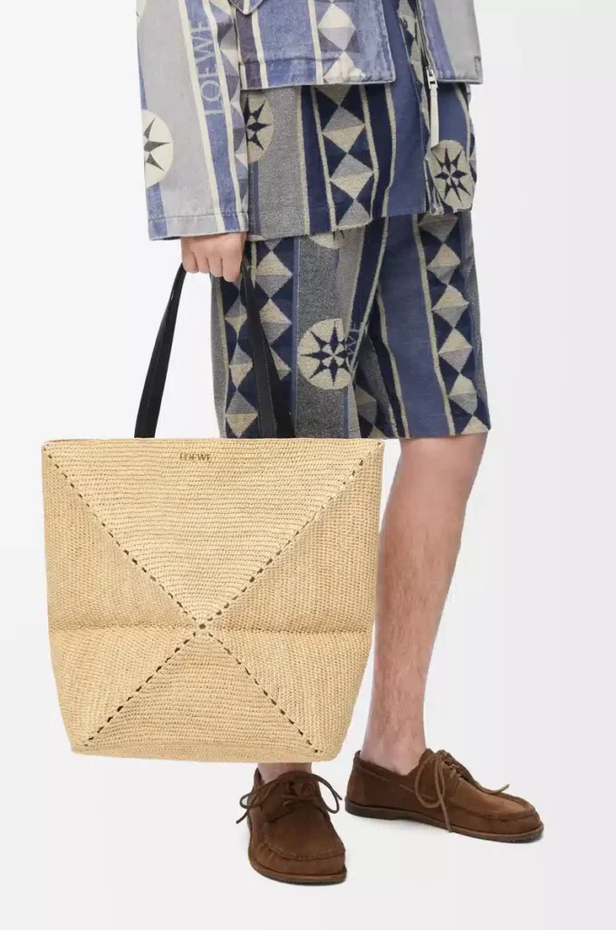 Bolso XL Puzzle Fold en rafia Natural/Negro Bolso XL Puzzle Fold en rafia Natural/Negro