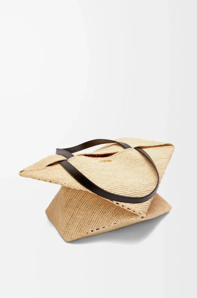 Bolso XL Puzzle Fold en rafia Natural/Negro Bolso XL Puzzle Fold en rafia Natural/Negro