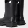 Bota Bobby en piel de becerro curtida vegetalmente. Color negro Bota Bobby en piel de becerro curtida vegetalmente. Color negro