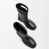 Bota Bobby en piel de becerro granulada curtida vegetalmente. Negro Bota Bobby en piel de becerro granulada curtida vegetalmente. Negro