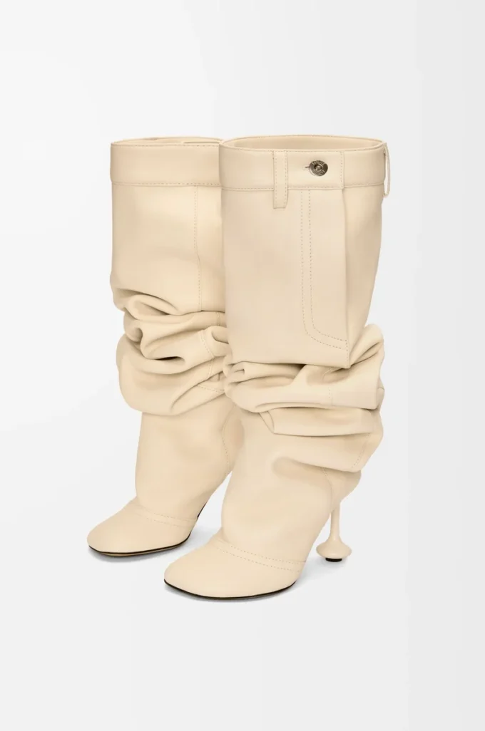 Botas por encima de la rodilla Toy en piel de cordero napa Oat Milk Botas por encima de la rodilla Toy en piel de cordero napa Oat Milk