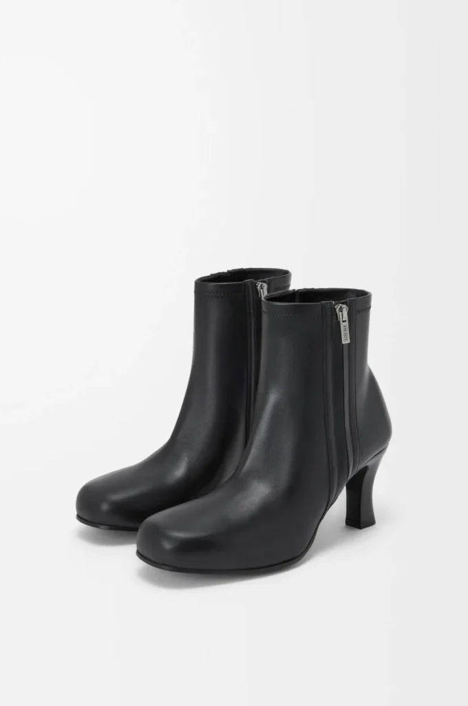 Botines Bobine de piel de cordero napa. Color negro. Botines Bobine de piel de cordero napa. Color negro.