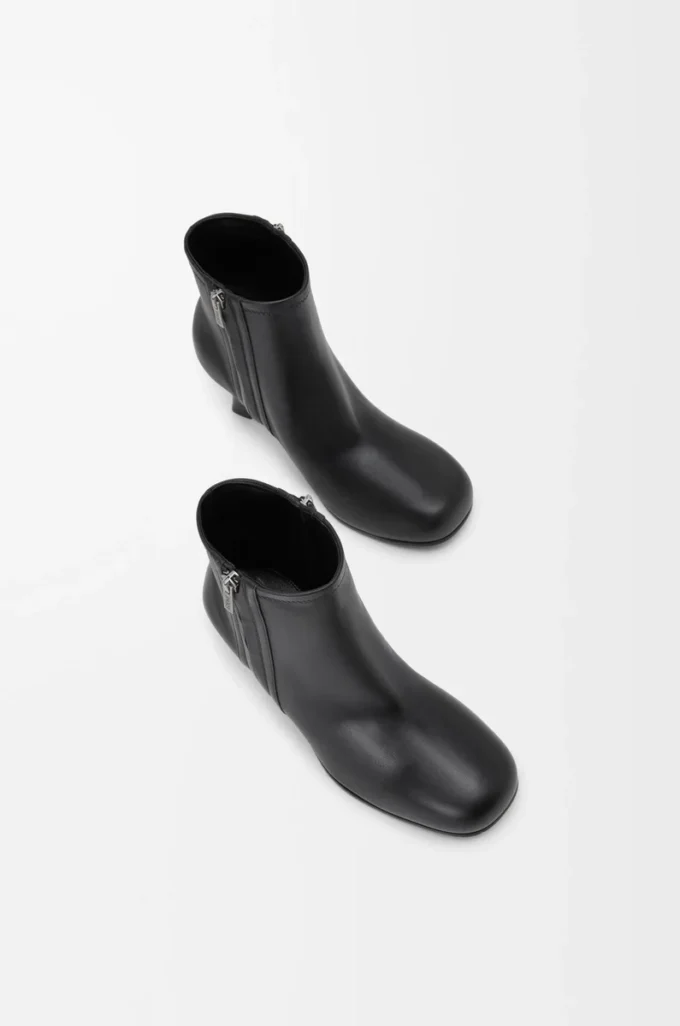 Botines Bobine de piel de cordero napa. Color negro. Botines Bobine de piel de cordero napa. Color negro.