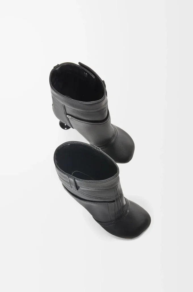 Botín Toy Panta en piel de cordero napa. Negro. Botín Toy Panta en piel de cordero napa. Negro.