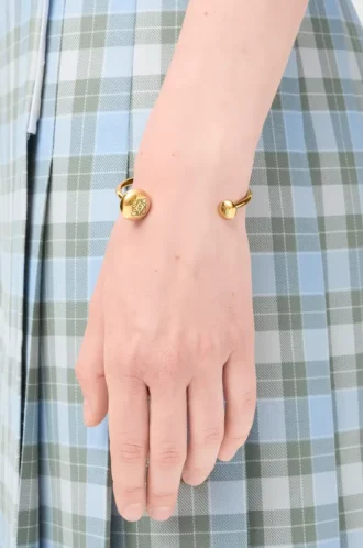Brazalete Anagram Pebble en plata de ley Oro