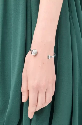 Brazalete Anagram Pebble en plata de ley Plata Brazalete Anagram Pebble en plata de ley Plata