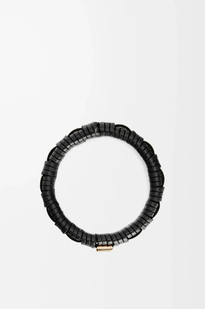 Brazalete tejido en latón y piel de becerro clásica. Negro Brazalete tejido en latón y piel de becerro clásica. Negro