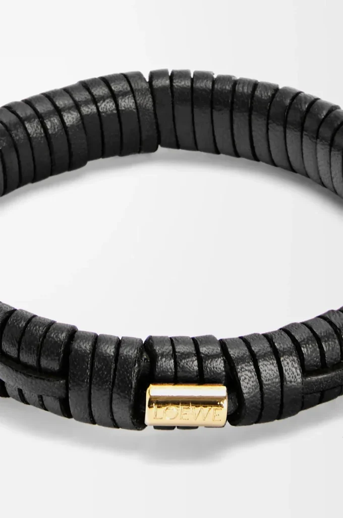 Brazalete tejido en latón y piel de becerro clásica. Negro Brazalete tejido en latón y piel de becerro clásica. Negro