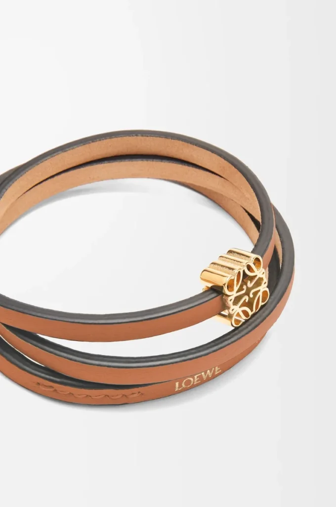 Brazalete trenzado en piel de becerro color tostado Brazalete trenzado en piel de becerro color tostado